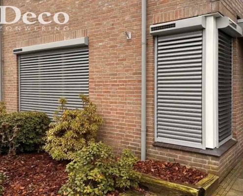 Solar Jaloezie rolluiken in Heesch met Somfy bediening door Deco Zonwering